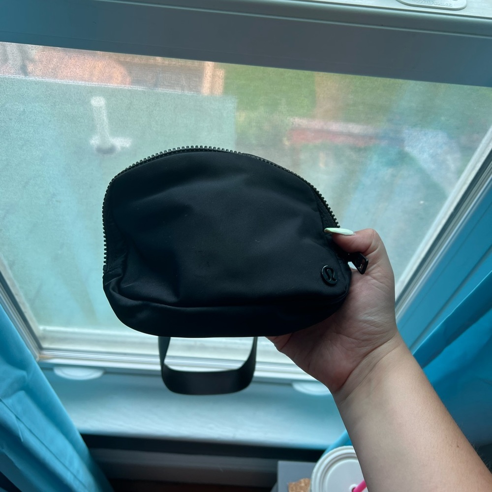SOLD OUT black lululemon belt bag (regular strap)
